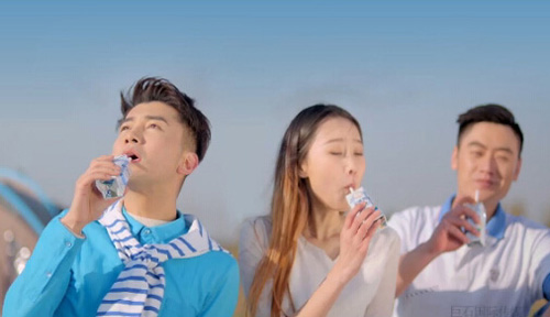 天友乳业希腊酸奶广告片女神降临之郊游篇